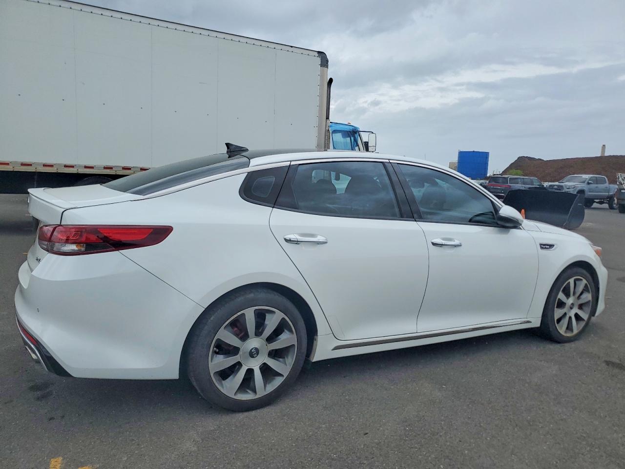 2016 KIA OPTIMA photo 3