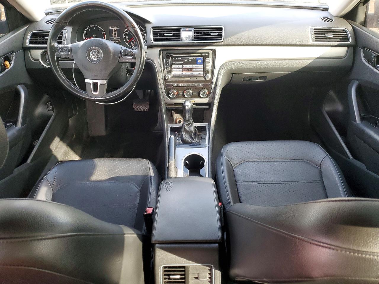 2014 VOLKSWAGEN PASSAT SE photo 8