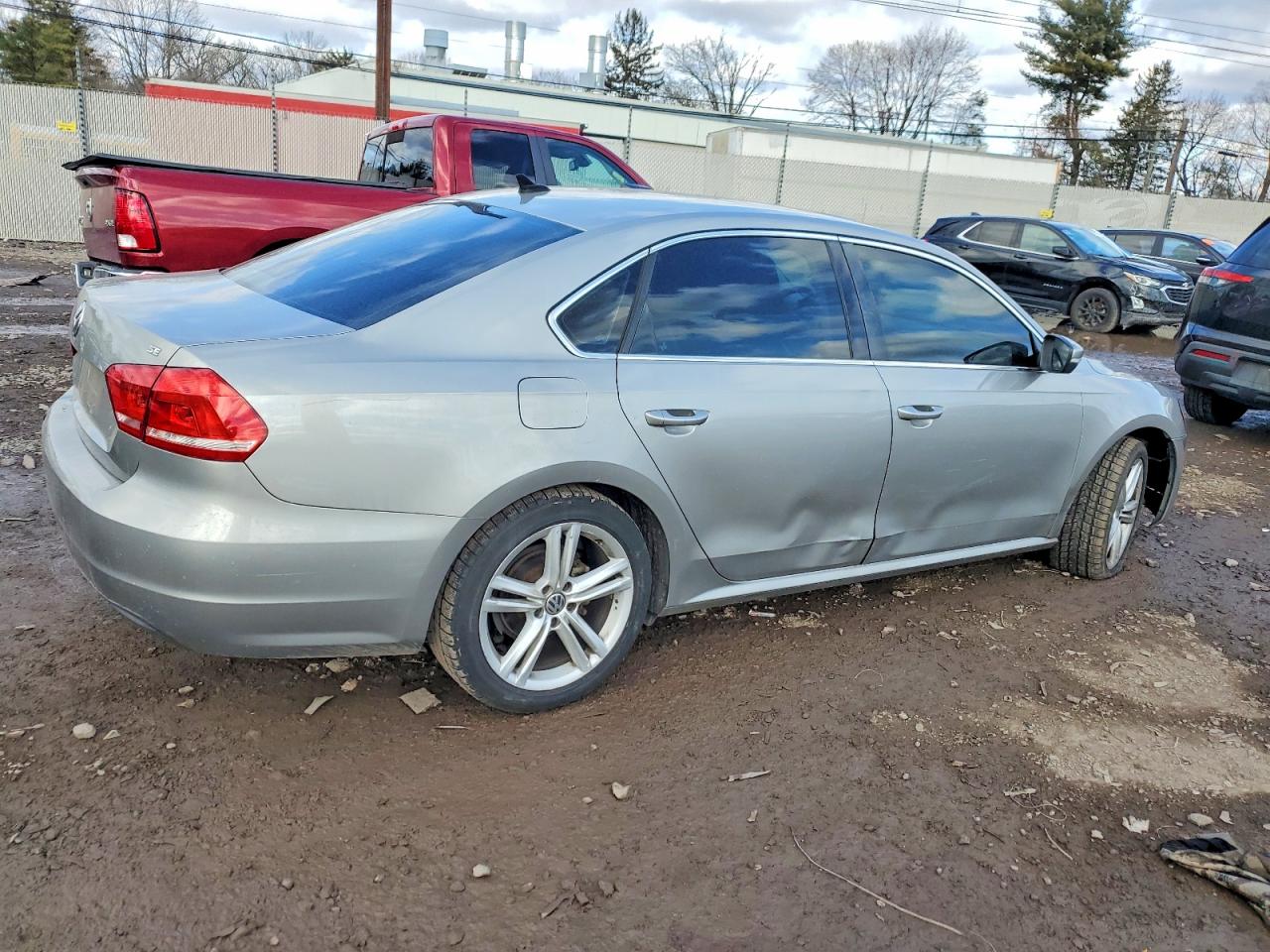 2014 VOLKSWAGEN PASSAT SE photo 3