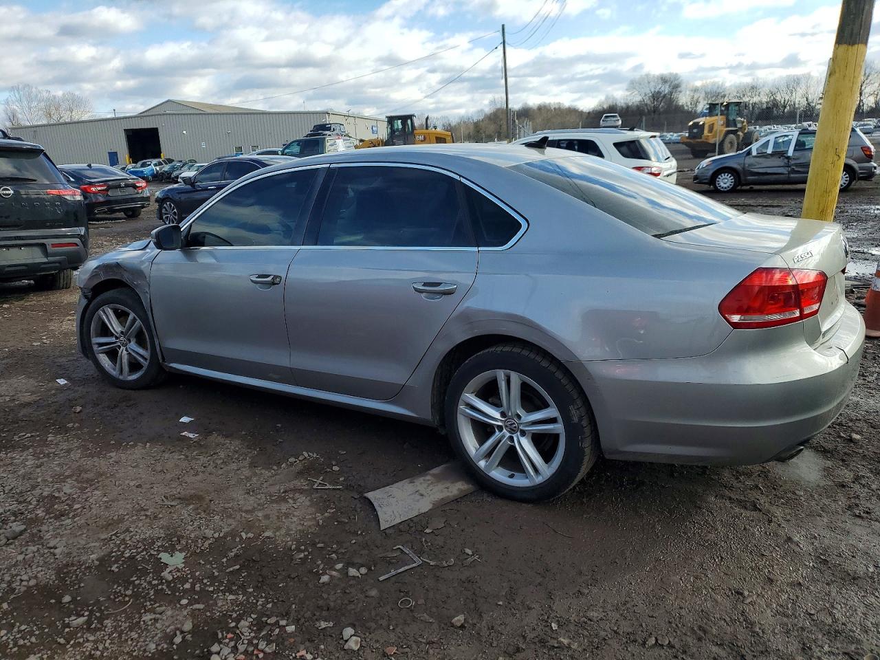 2014 VOLKSWAGEN PASSAT SE photo 2