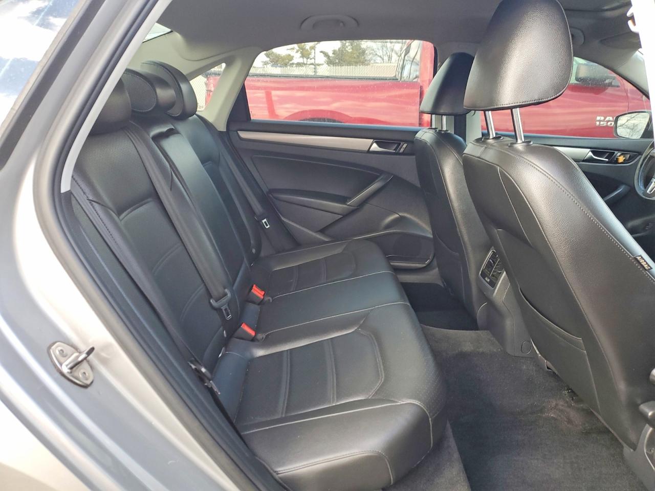 2014 VOLKSWAGEN PASSAT SE photo 10