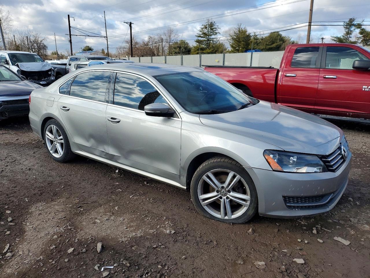2014 VOLKSWAGEN PASSAT SE photo 4