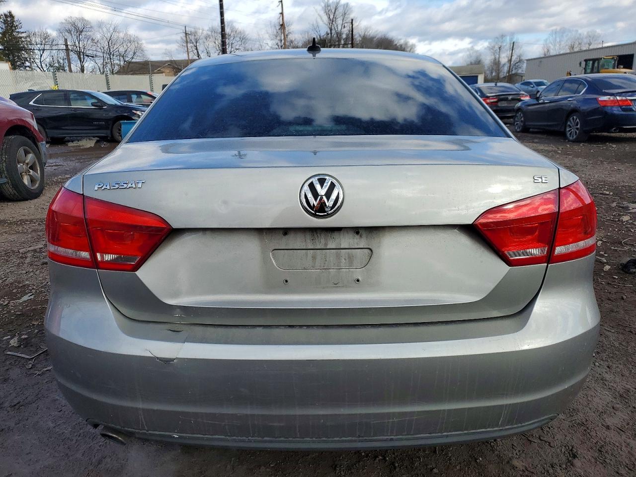 2014 VOLKSWAGEN PASSAT SE photo 6