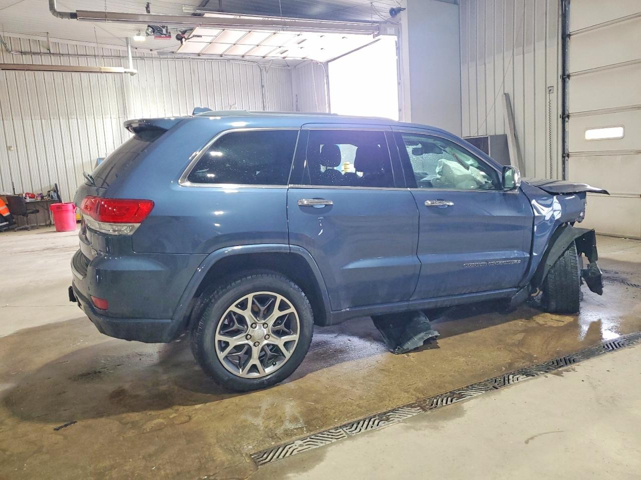 2020 JEEP GRAND CHEROKEE OVERLAND photo 3