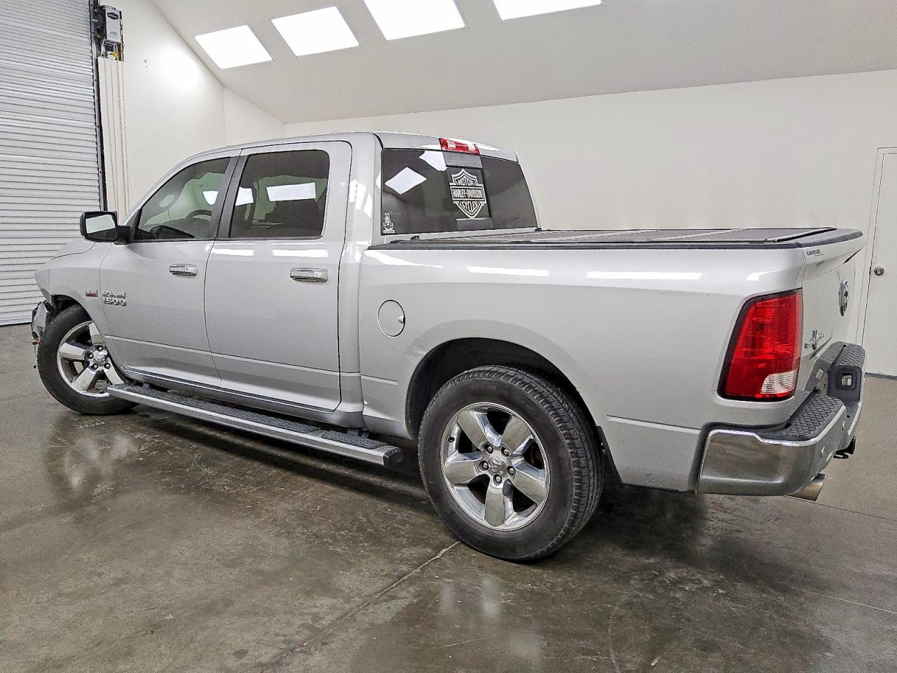 2017 RAM 1500 SLT photo 2