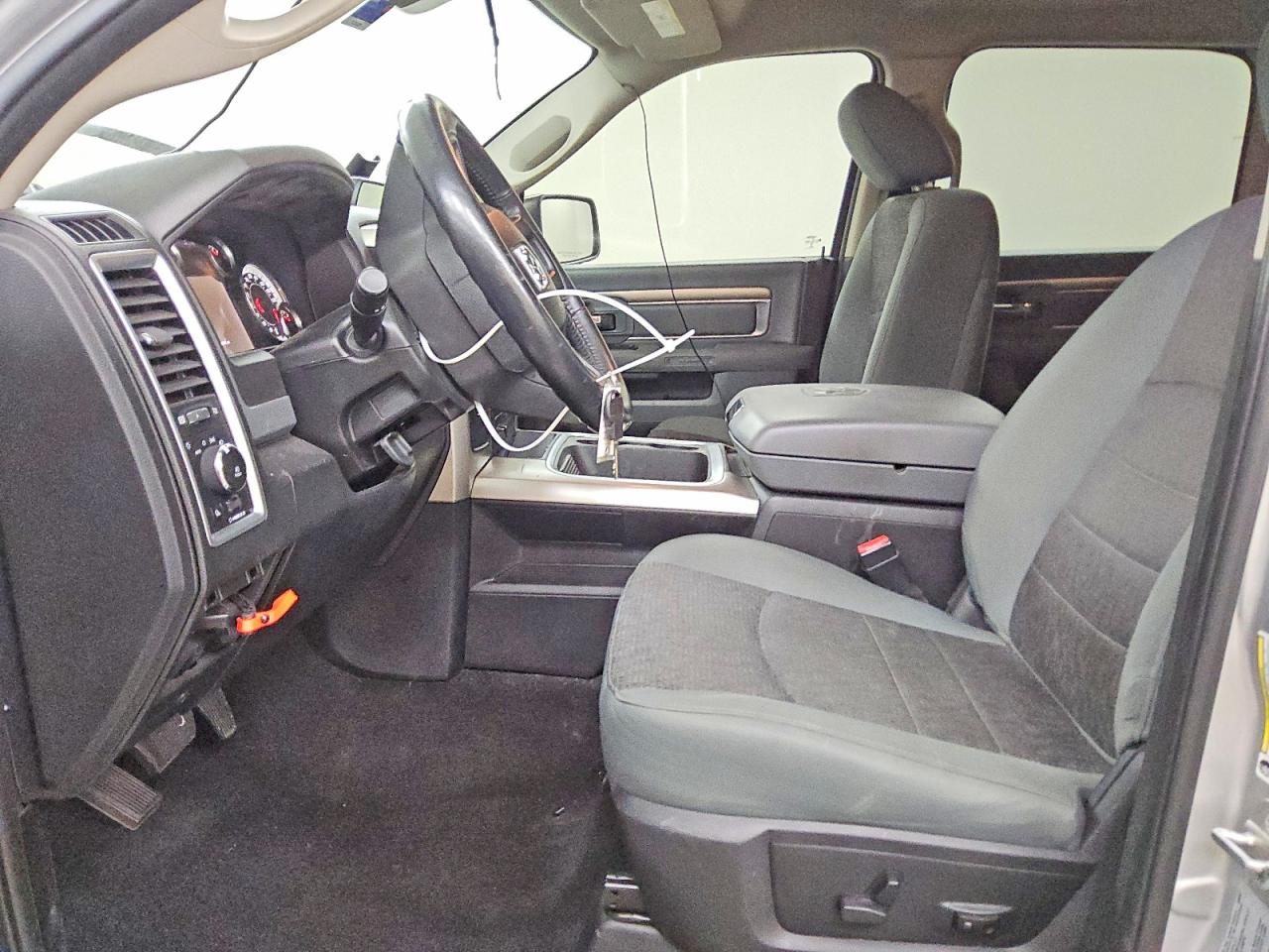 2017 RAM 1500 SLT photo 7