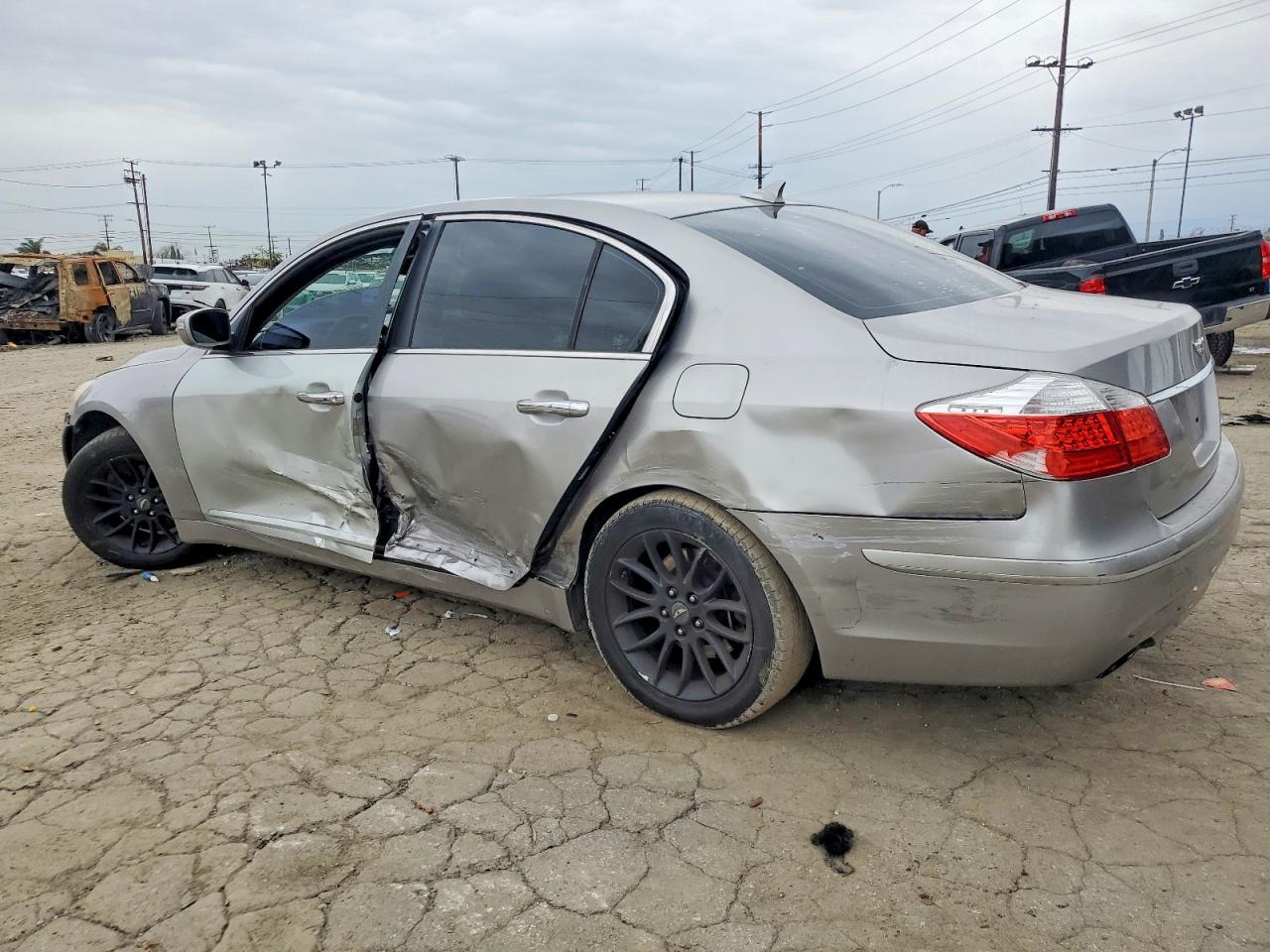 2011 HYUNDAI GENESIS 3.8L photo 2