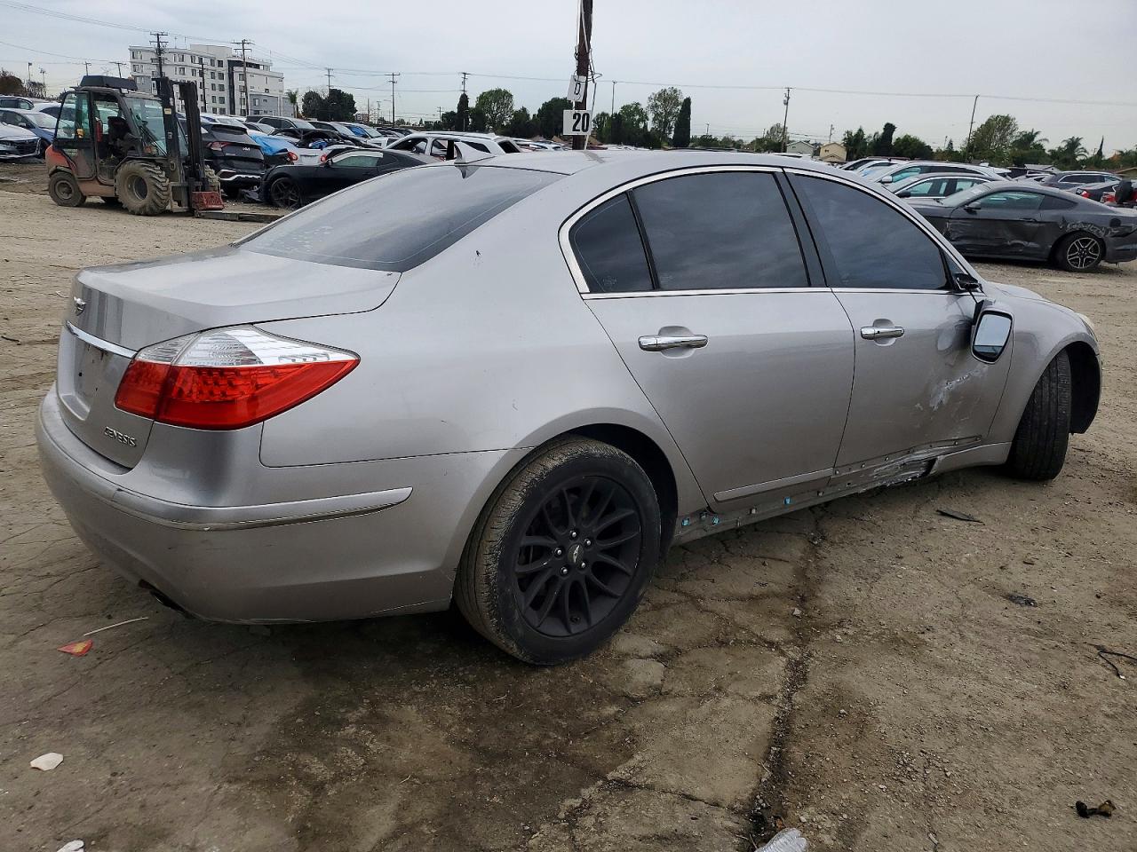 2011 HYUNDAI GENESIS 3.8L photo 3