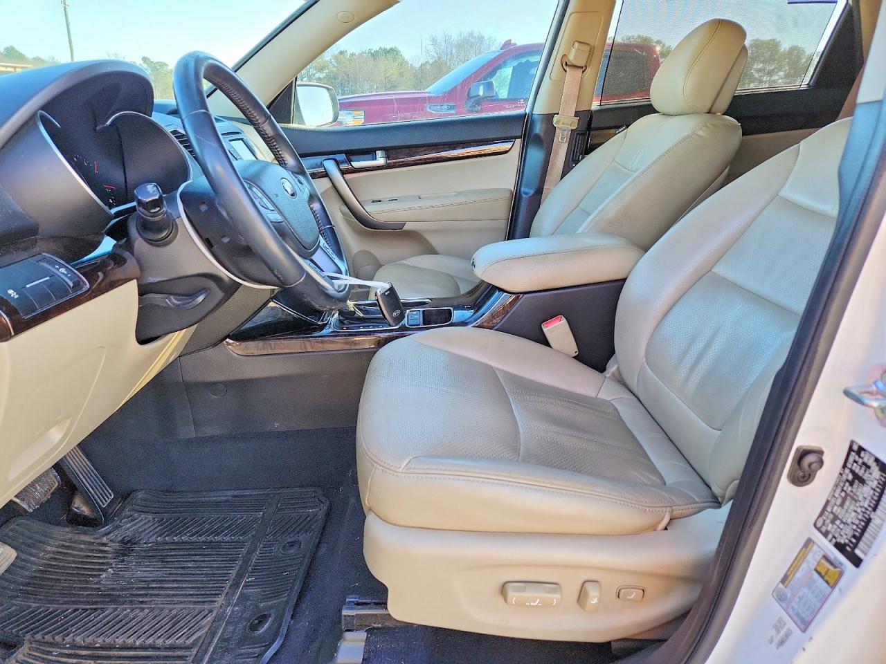 2014 KIA SORENTO LX photo 7