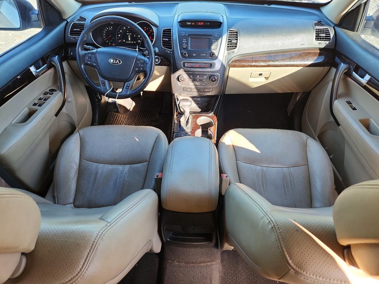2014 KIA SORENTO LX photo 8