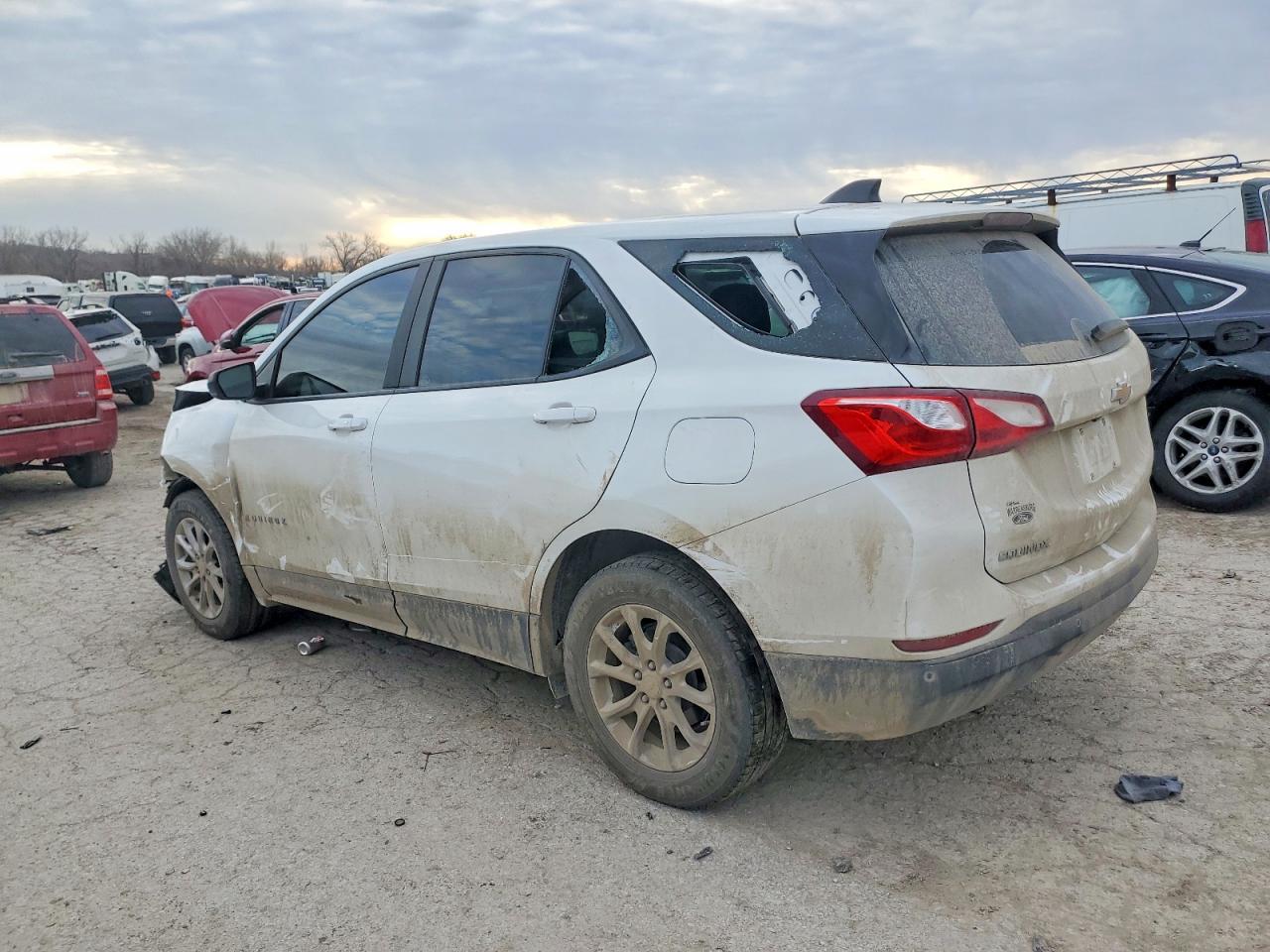 2021 CHEVROLET EQUINOX photo 2