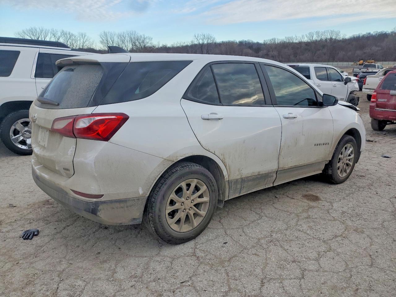 2021 CHEVROLET EQUINOX photo 3