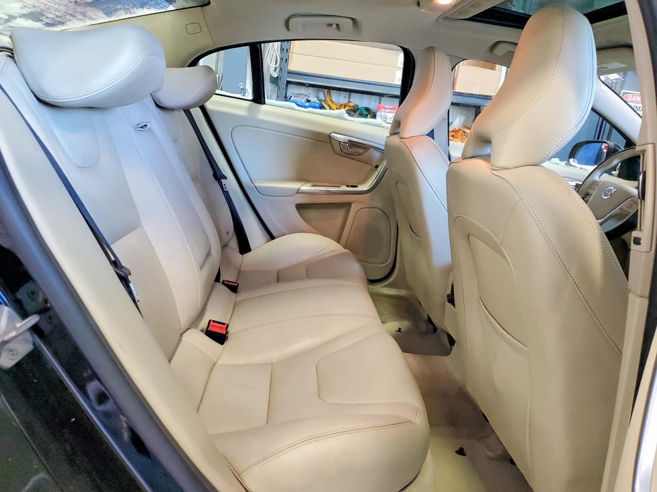 2015 VOLVO S60 PREMIER photo 10