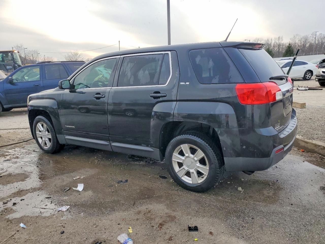 2012 GMC TERRAIN SLE photo 2