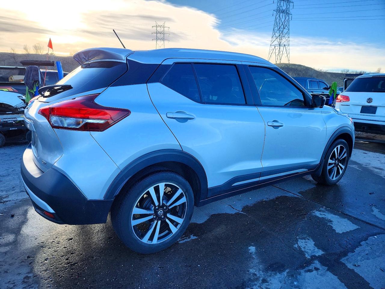2019 NISSAN KICKS SR photo 5