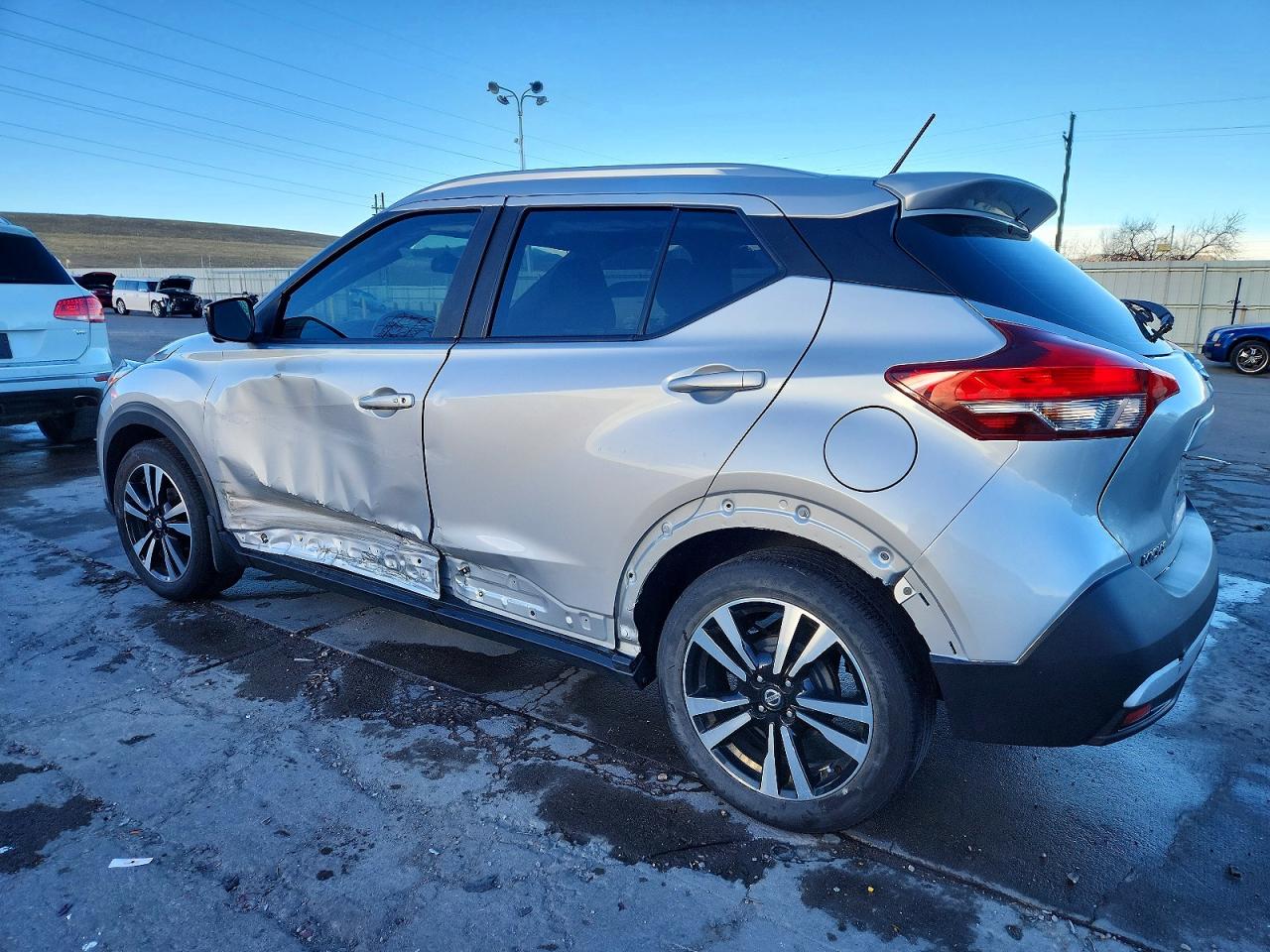 2019 NISSAN KICKS SR photo 3