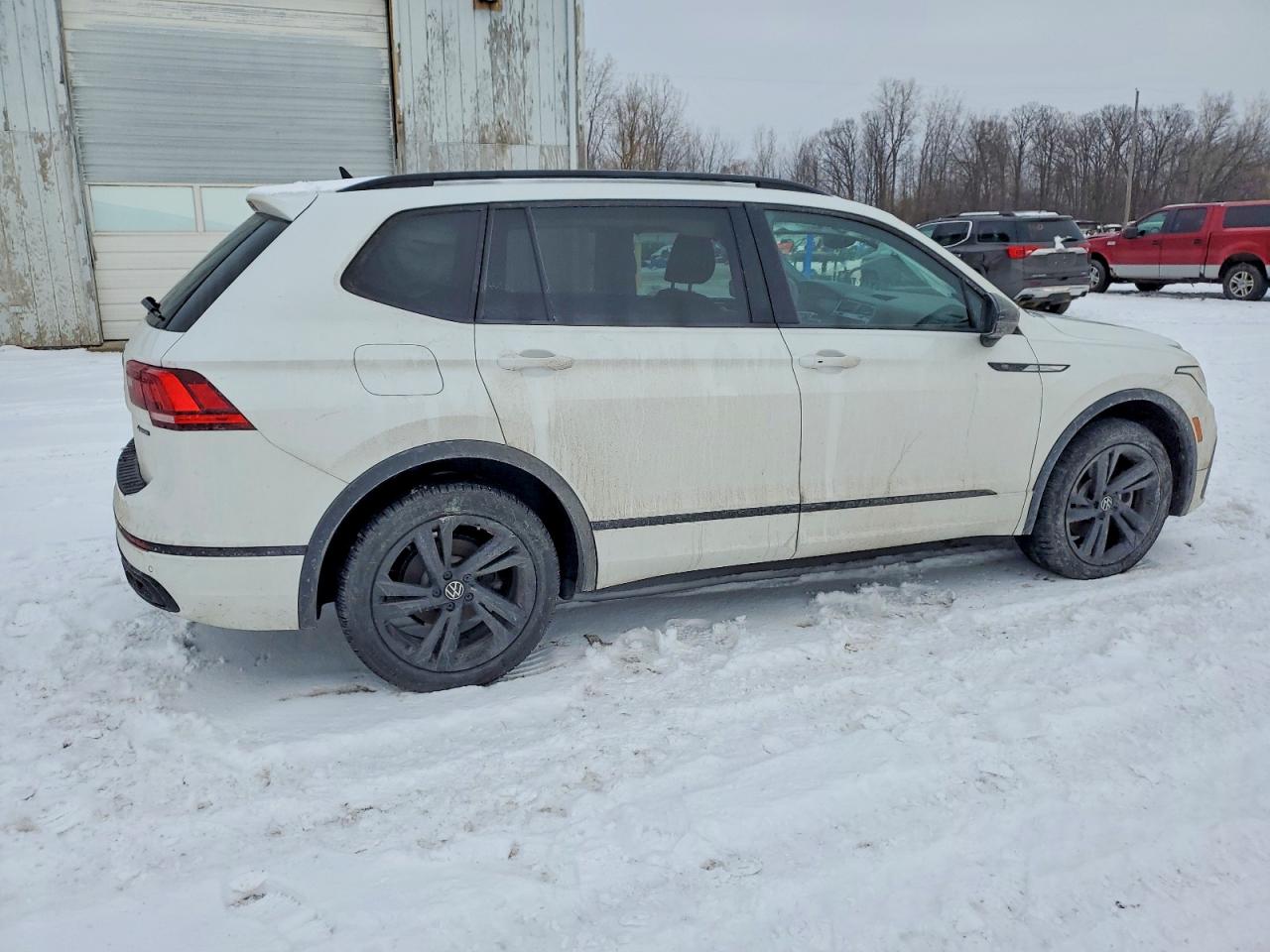 2024 VOLKSWAGEN TIGUAN SE R-LINE BLACK photo 3