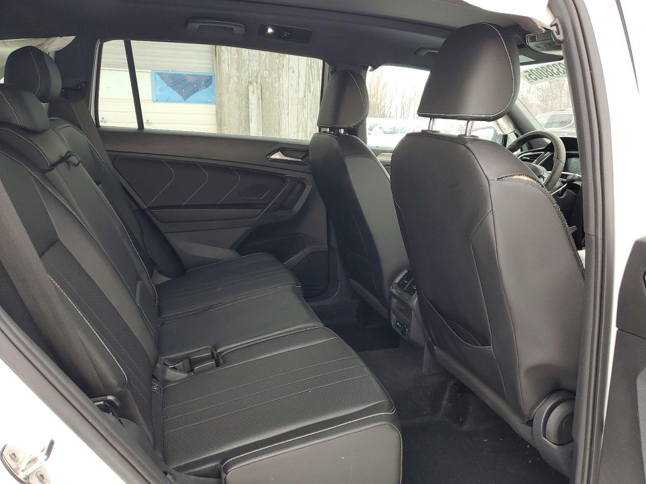 2024 VOLKSWAGEN TIGUAN SE R-LINE BLACK photo 11