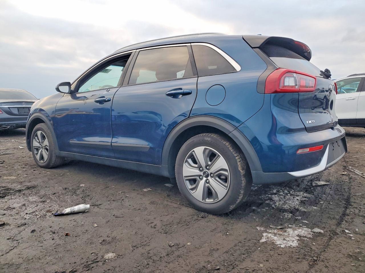 2017 KIA NIRO FE photo 2