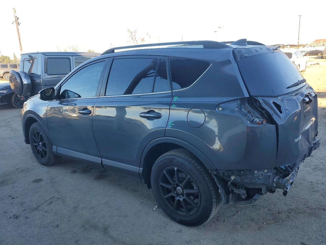 2018 TOYOTA RAV4 LE photo 2