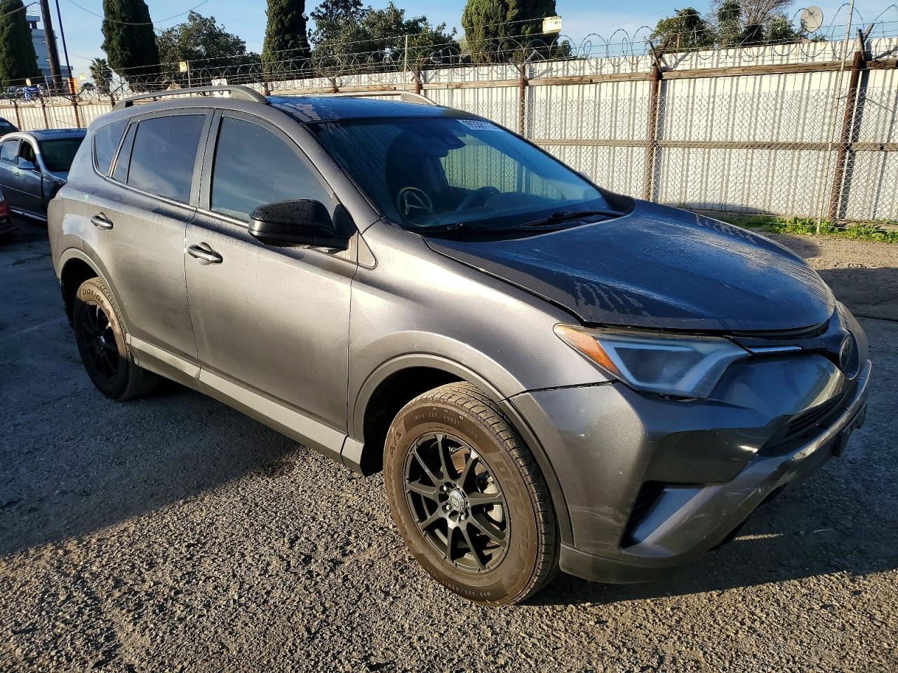 2018 TOYOTA RAV4 LE photo 4
