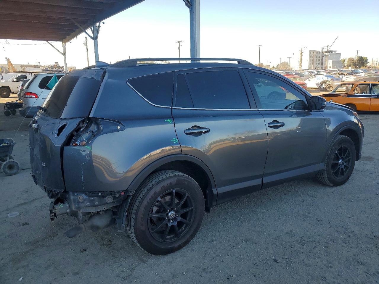 2018 TOYOTA RAV4 LE photo 3