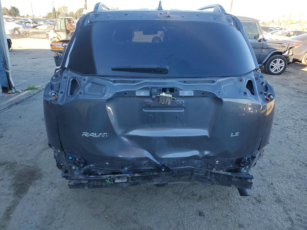 2018 TOYOTA RAV4 LE photo 6