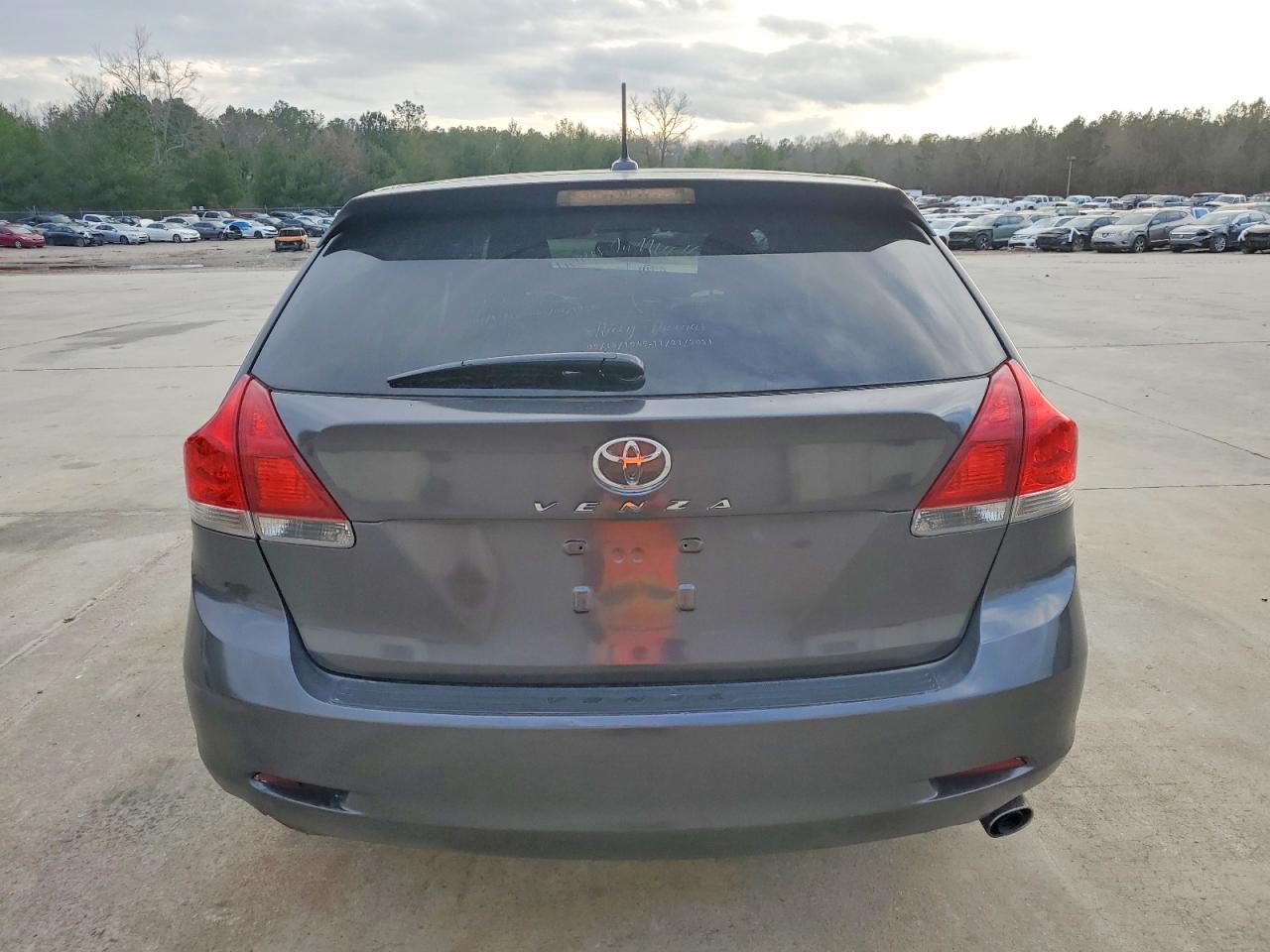 2010 TOYOTA VENZA photo 6