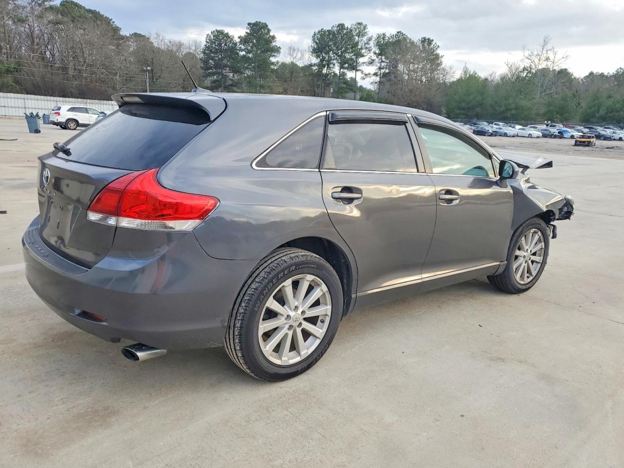 2010 TOYOTA VENZA photo 3