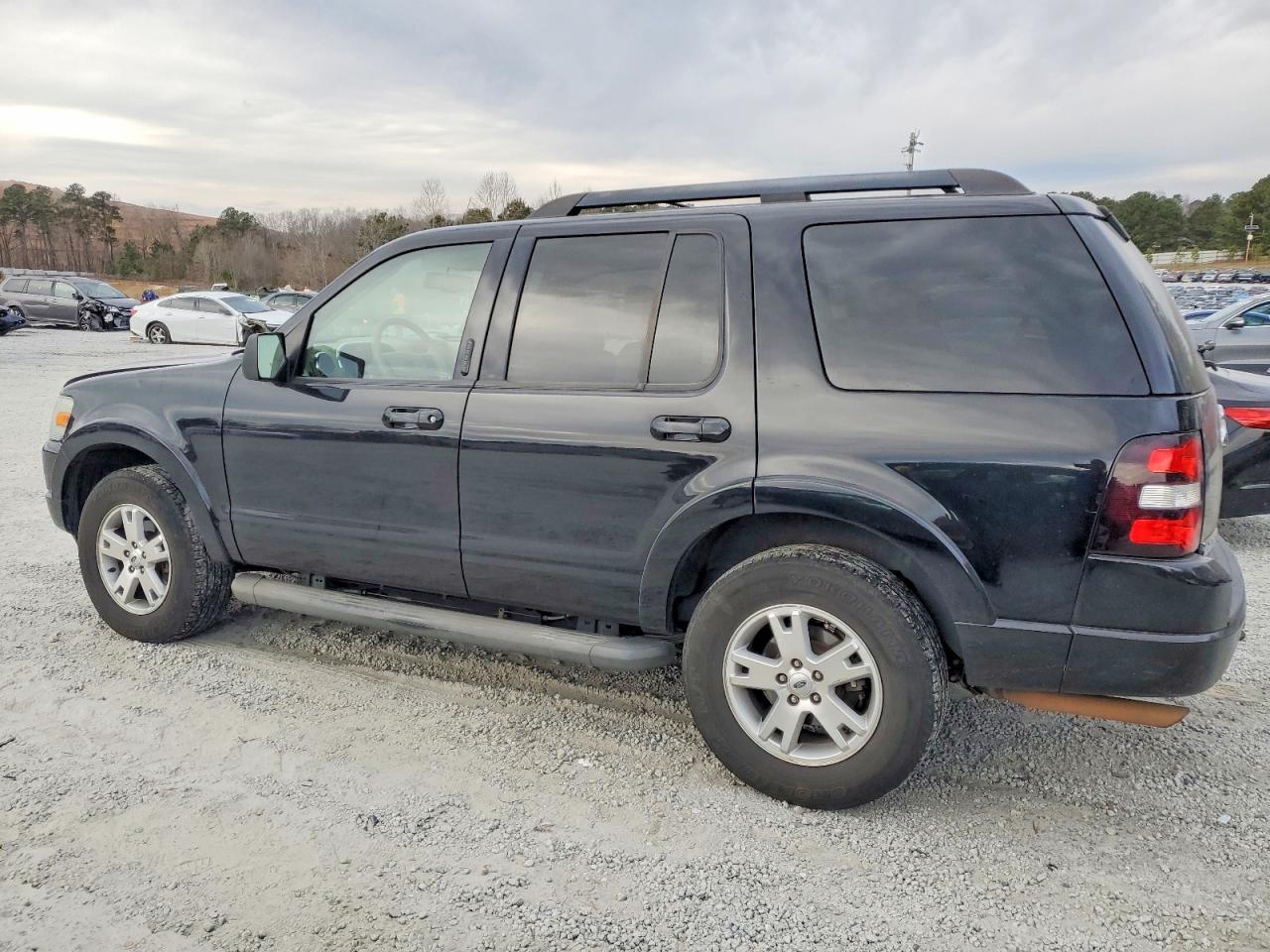 2010 FORD EXPLORER XLT photo 2