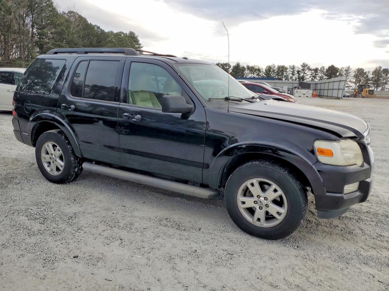 2010 FORD EXPLORER XLT photo 4