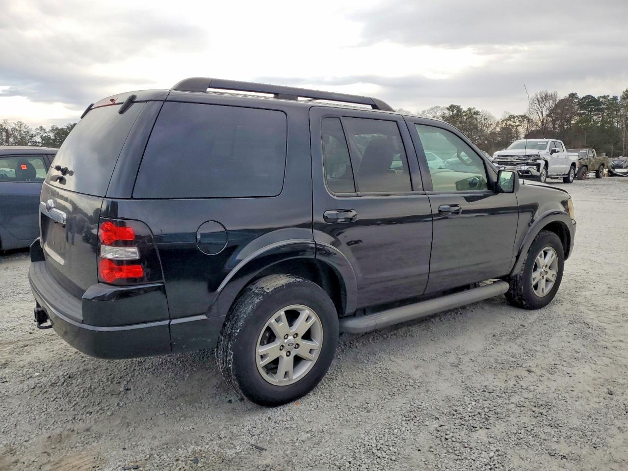 2010 FORD EXPLORER XLT photo 3