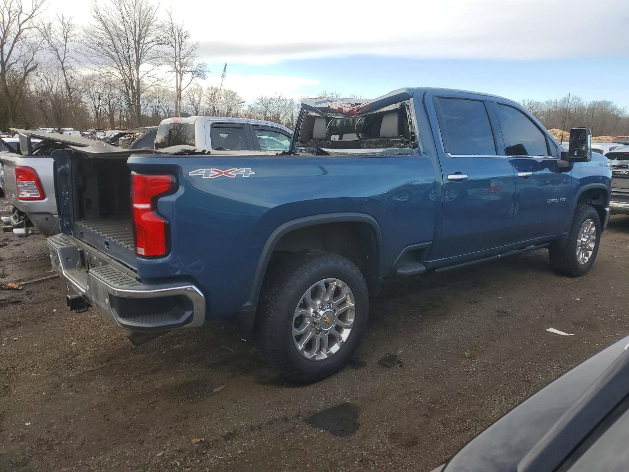 2024 CHEVROLET SILVERADO K2500 HEAVY DUTY LTZ photo 3
