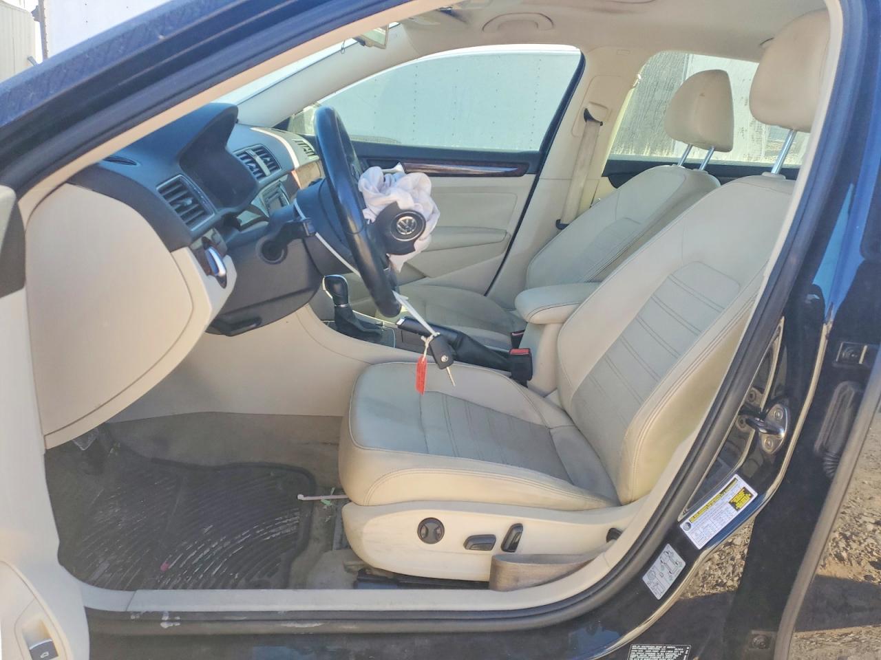 2012 VOLKSWAGEN PASSAT SEL photo 13