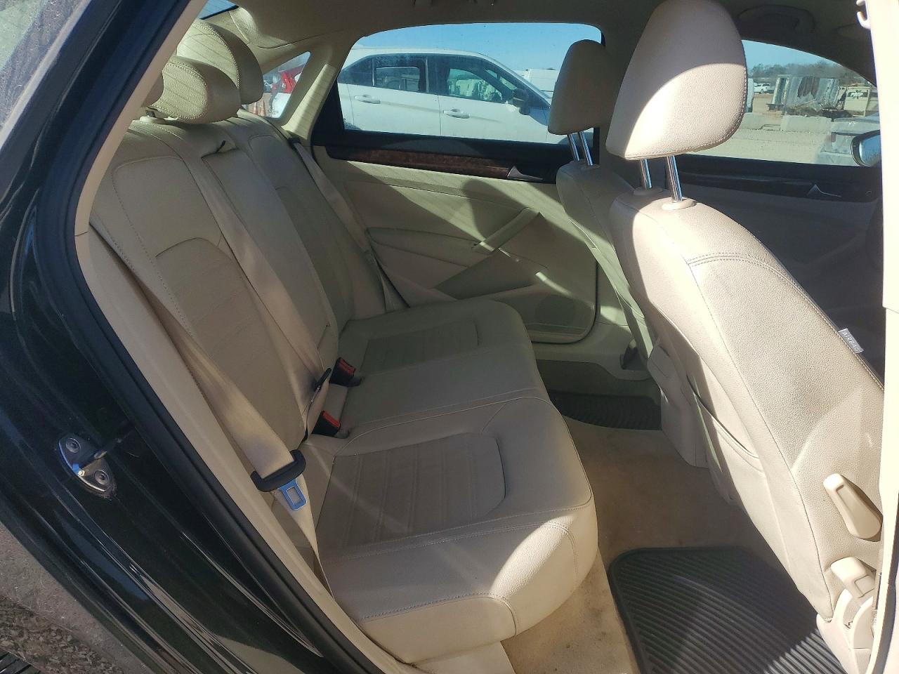 2012 VOLKSWAGEN PASSAT SEL photo 19