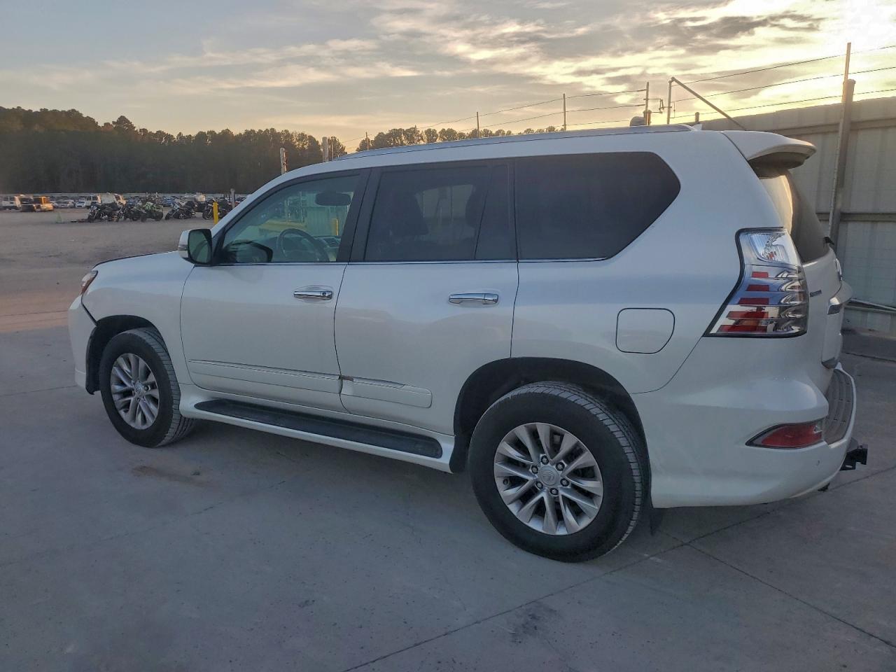 2014 LEXUS GX 460 photo 2