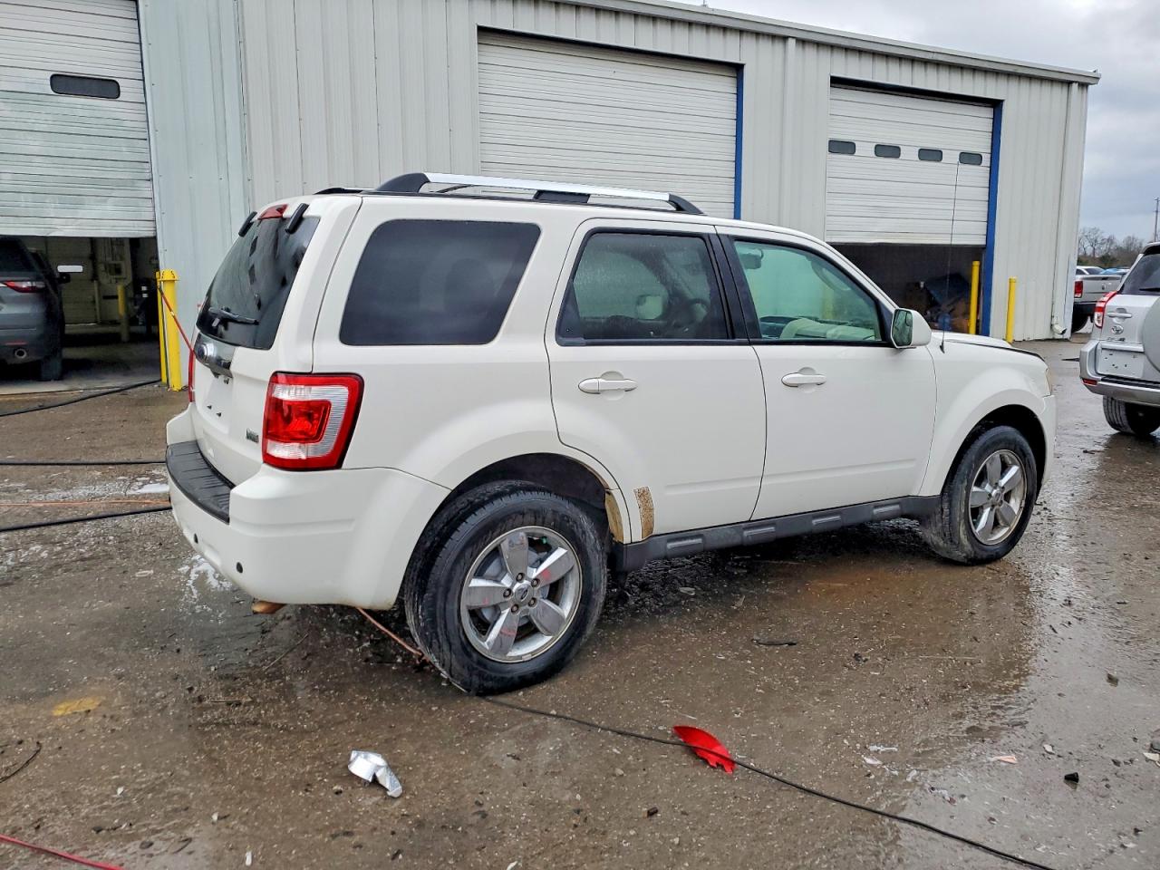 2010 FORD ESCAPE LIMITED photo 3