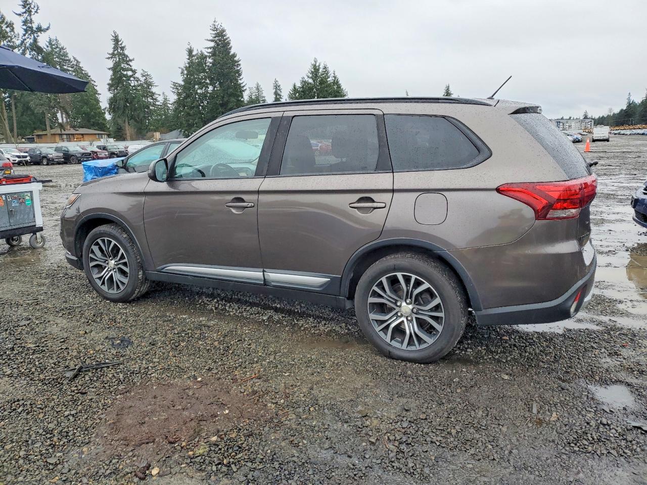 2016 MITSUBISHI OUTLANDER SE photo 2