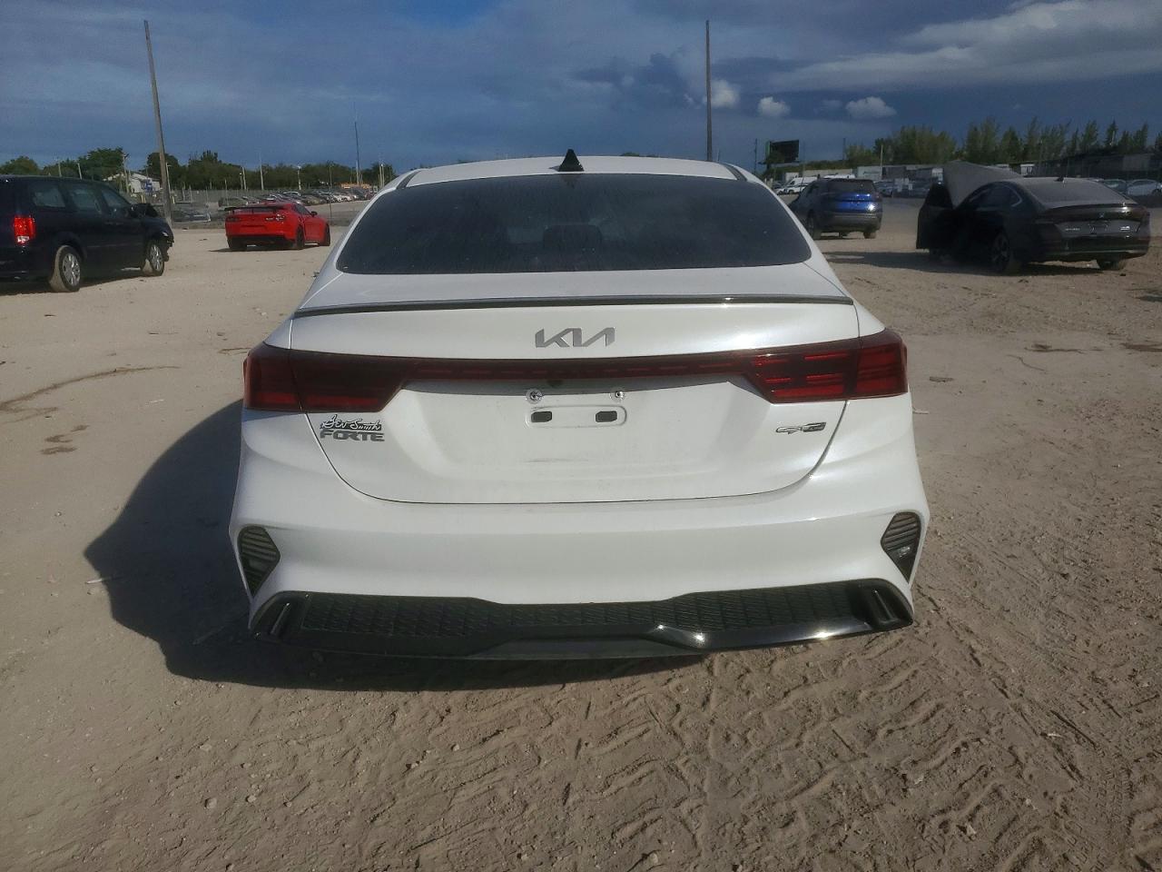 2023 KIA FORTE GT LINE photo 11