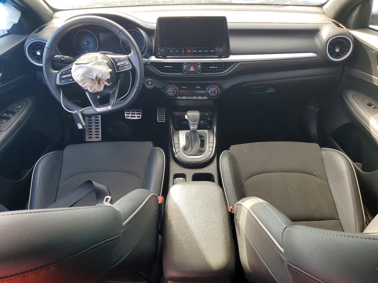 2023 KIA FORTE GT LINE photo 15