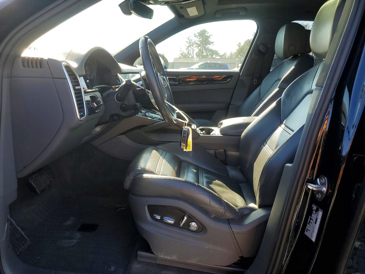 2020 PORSCHE CAYENNE photo 13
