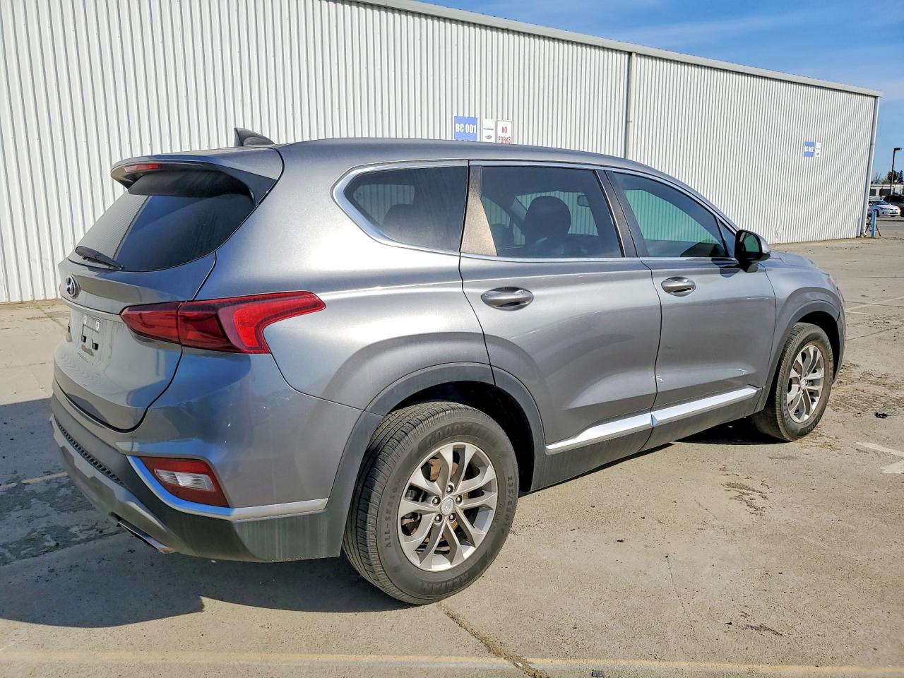 2019 HYUNDAI SANTA FE SE photo 3