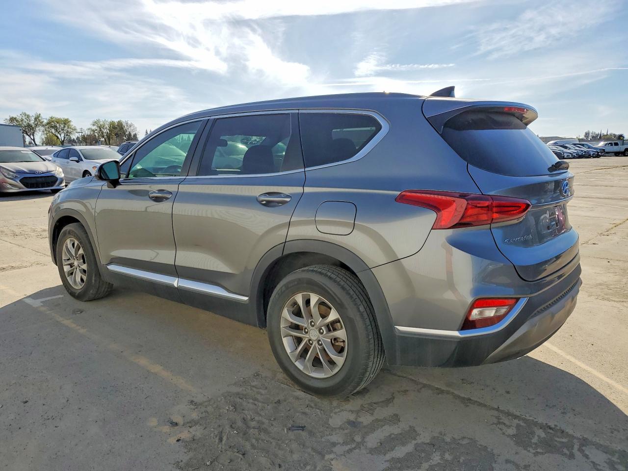 2019 HYUNDAI SANTA FE SE photo 2