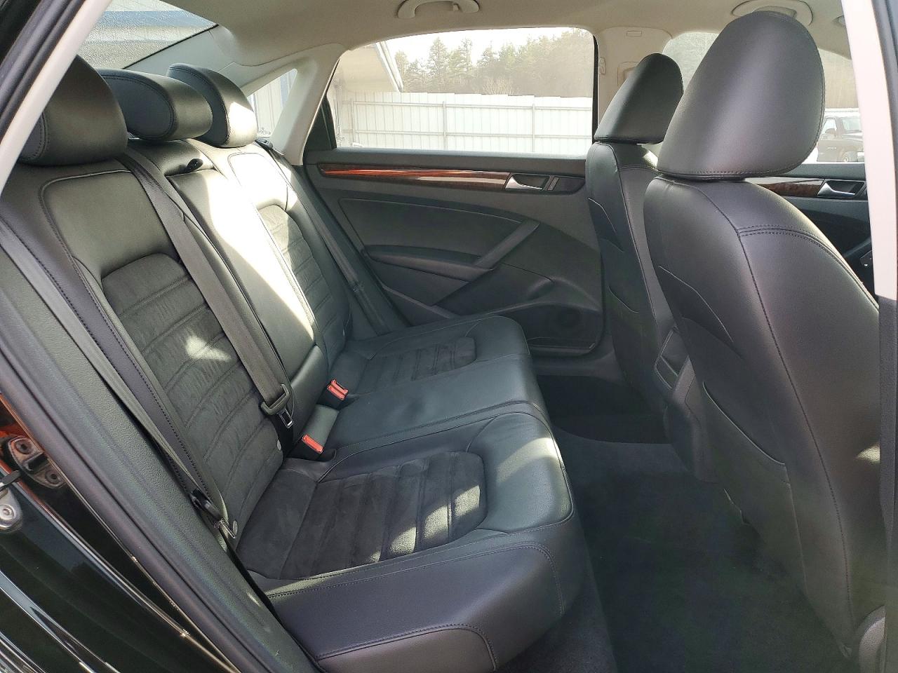 2012 VOLKSWAGEN PASSAT SEL photo 10