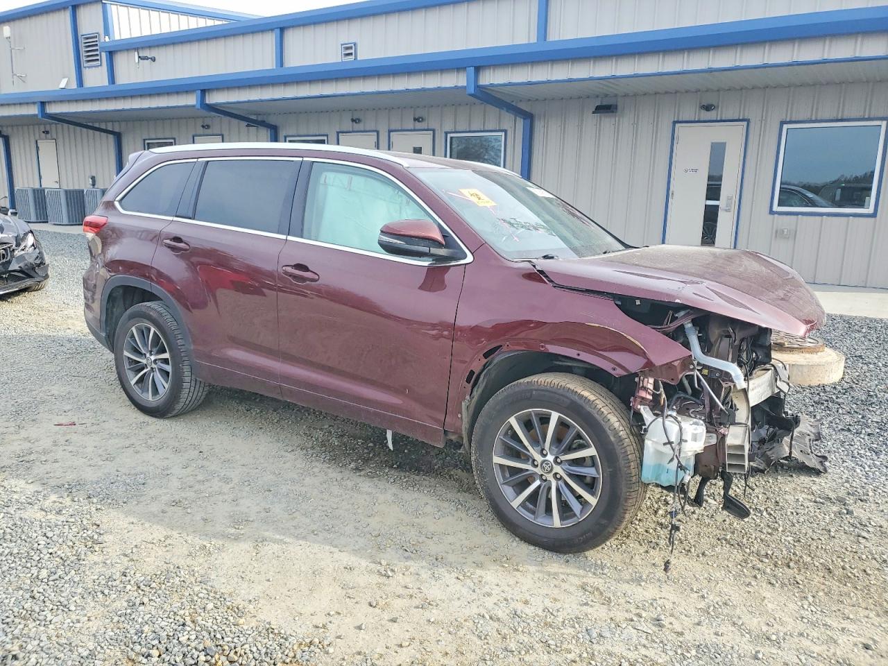 2017 TOYOTA HIGHLANDER SE photo 4