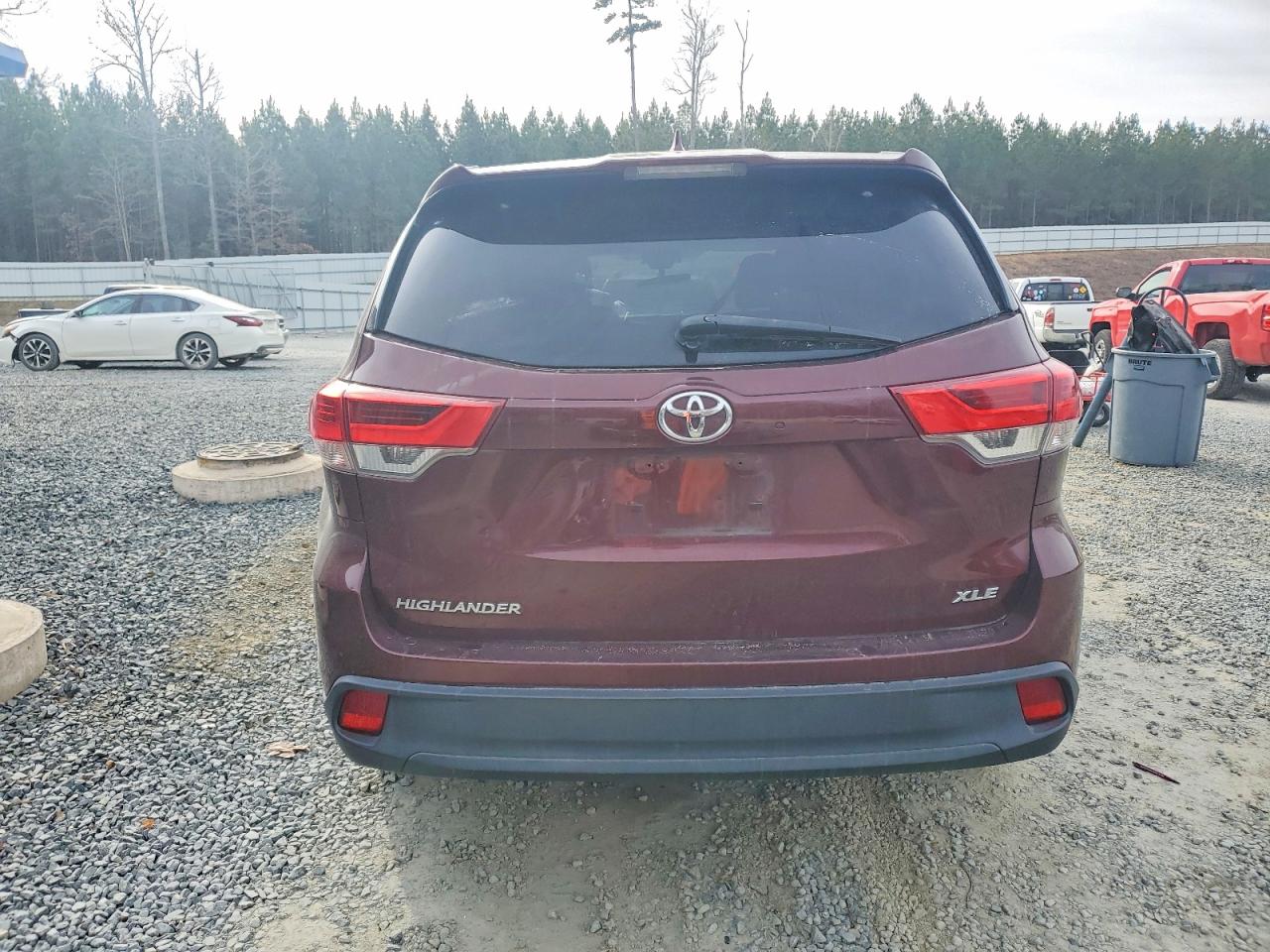 2017 TOYOTA HIGHLANDER SE photo 6