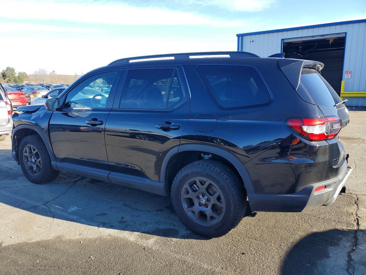 2025 HONDA PILOT TRAILSPORT photo 2