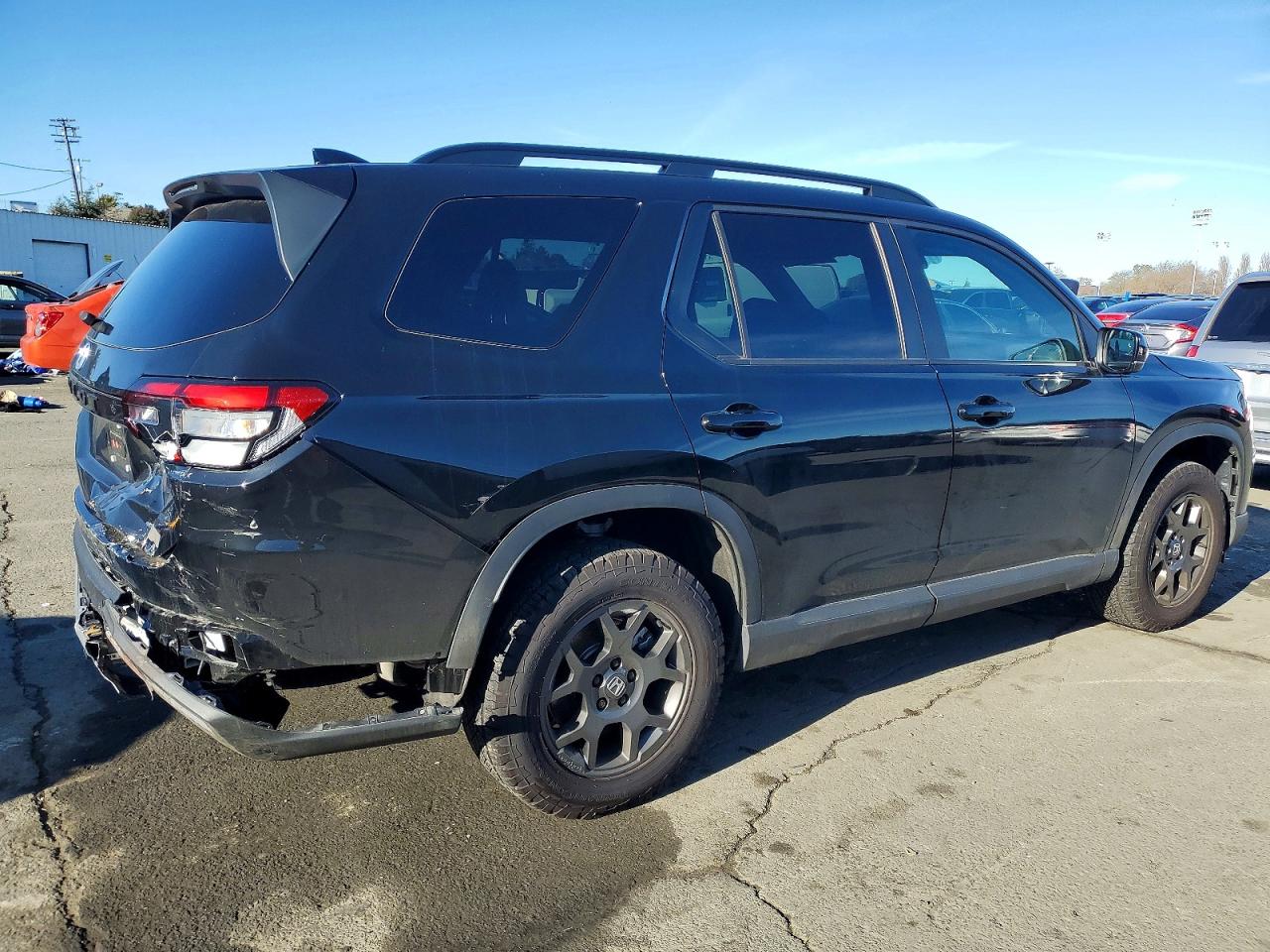 2025 HONDA PILOT TRAILSPORT photo 3