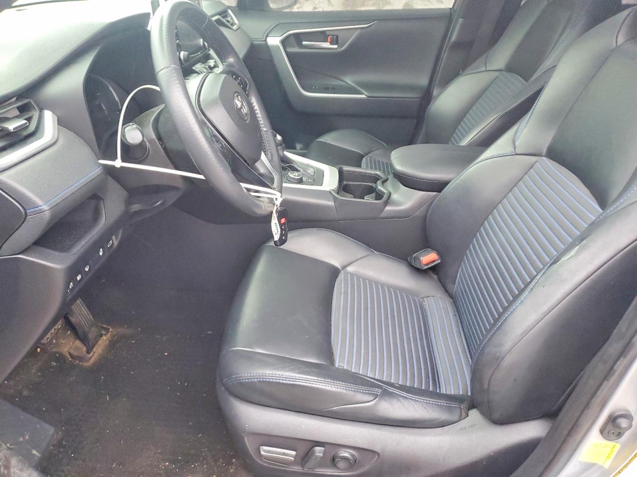 2019 TOYOTA RAV4 XSE photo 7