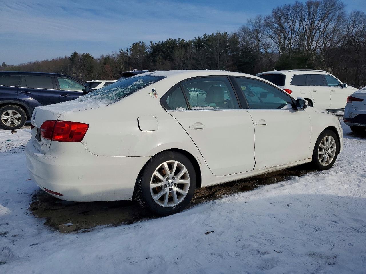 2013 VOLKSWAGEN JETTA SE photo 3